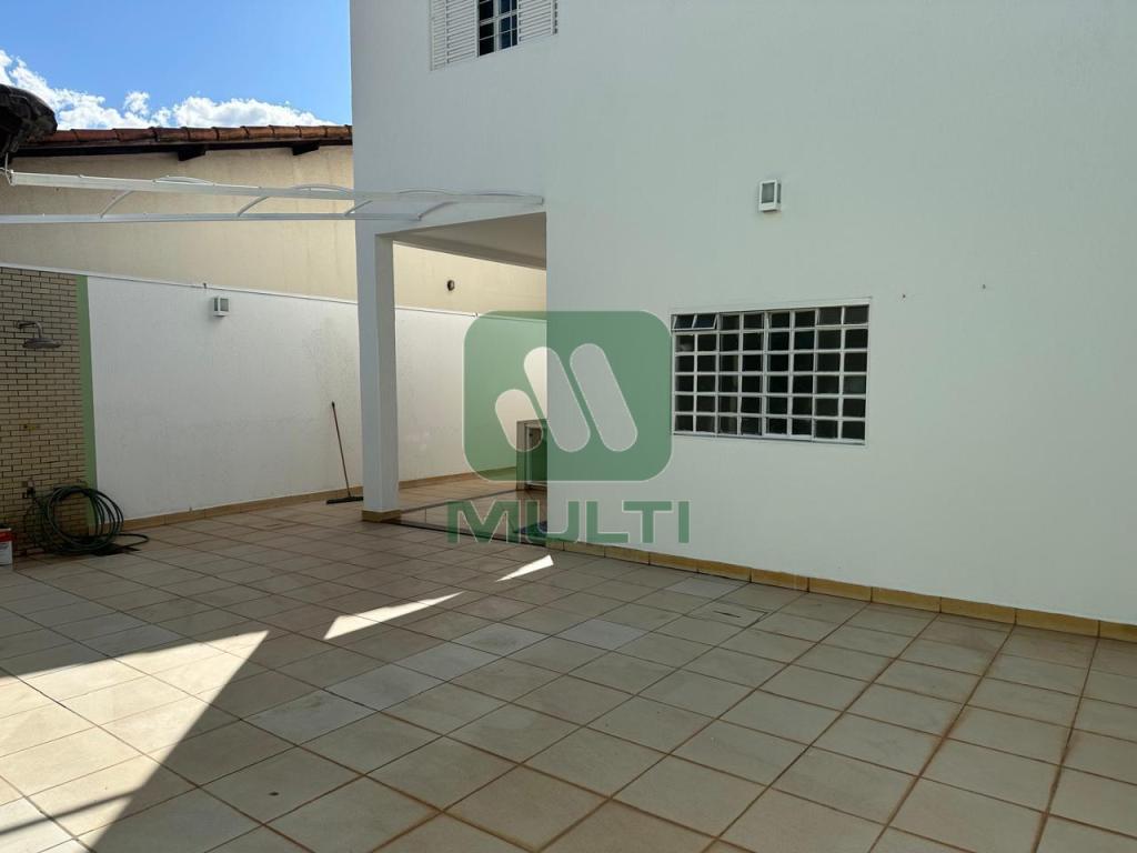 Casa à venda com 3 quartos, 258m² - Foto 17