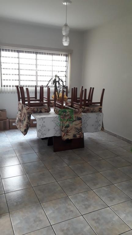 Casa à venda com 3 quartos, 199m² - Foto 1