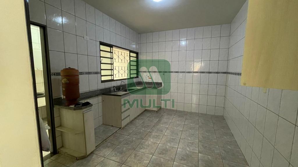 Casa à venda com 3 quartos, 199m² - Foto 26