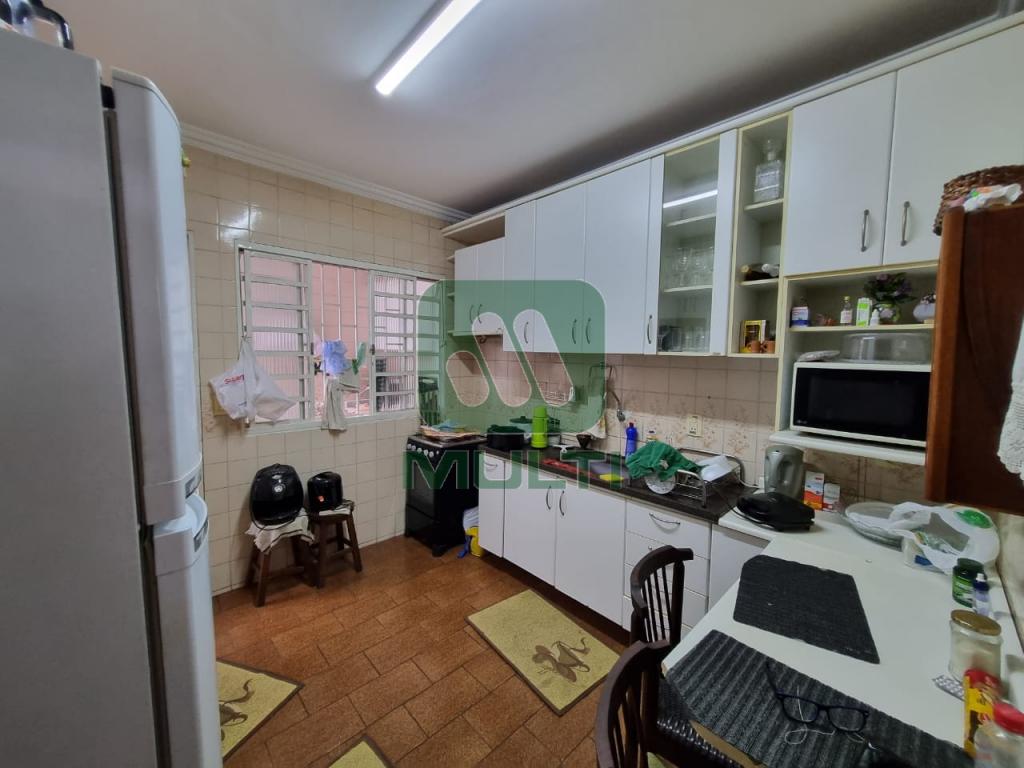 Casa à venda com 3 quartos, 200m² - Foto 7