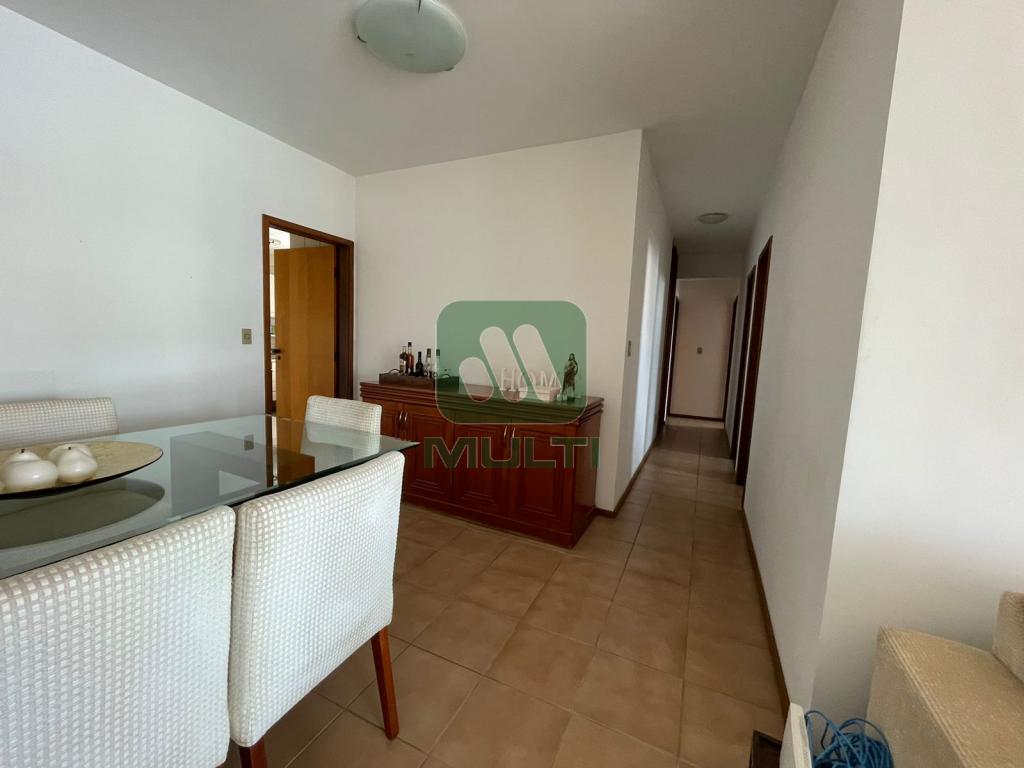 Apartamento à venda com 3 quartos, 119m² - Foto 2