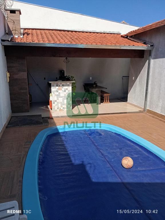 Casa à venda com 3 quartos, 125m² - Foto 1