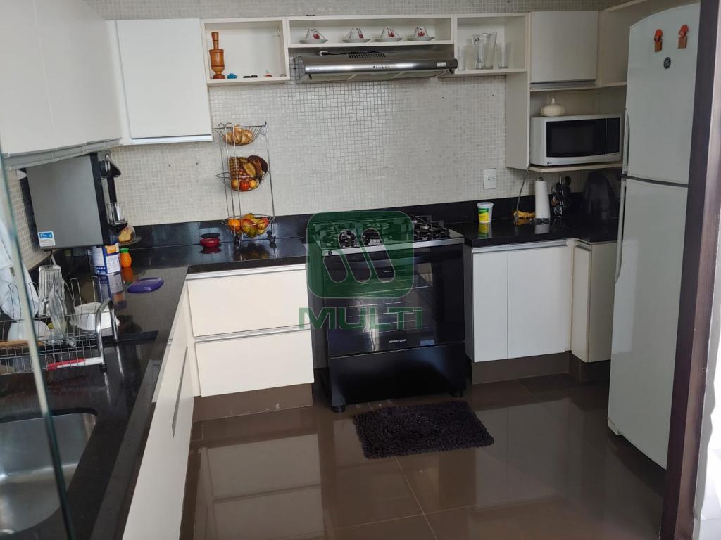 Apartamento à venda com 3 quartos, 166m² - Foto 1