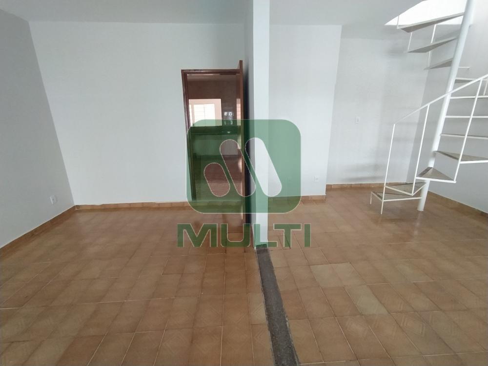 Casa à venda com 4 quartos, 167m² - Foto 2