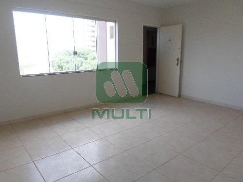 Apartamento à venda com 3 quartos, 117m² - Foto 2