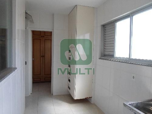 Apartamento à venda com 3 quartos, 117m² - Foto 19