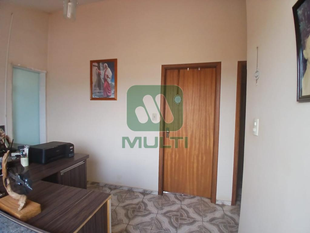 Casa à venda com 3 quartos, 240m² - Foto 9