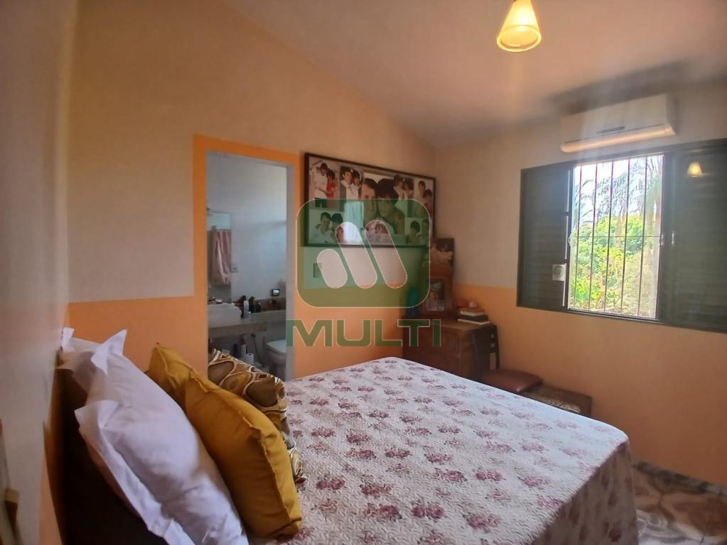 Casa à venda com 3 quartos, 240m² - Foto 18