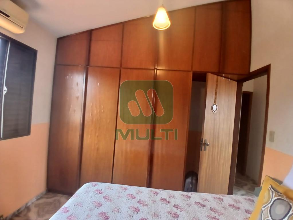 Casa à venda com 3 quartos, 240m² - Foto 19