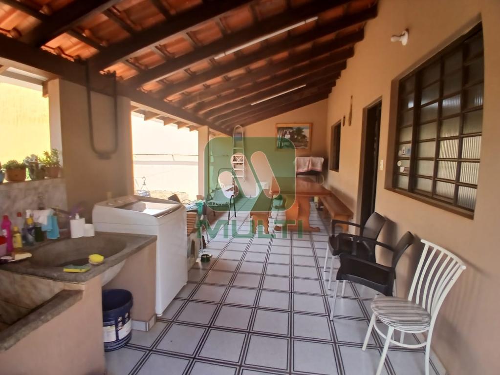 Casa à venda com 3 quartos, 240m² - Foto 26