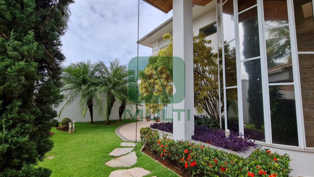 Casa à venda com 4 quartos, 620m² - Foto 1