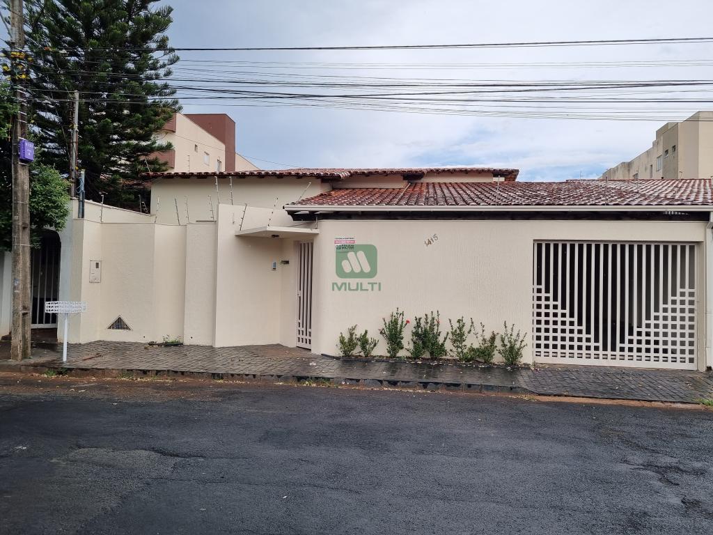 Casa à venda com 4 quartos, 245m² - Foto 2