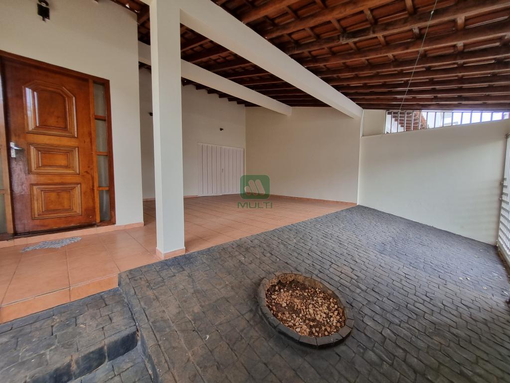 Casa à venda com 4 quartos, 245m² - Foto 3