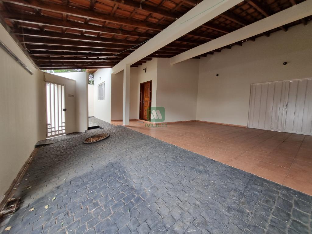 Casa à venda com 4 quartos, 245m² - Foto 4