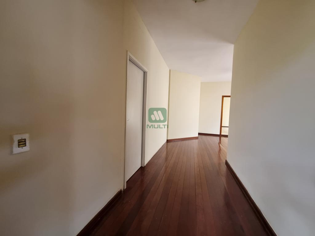 Casa à venda com 4 quartos, 245m² - Foto 16