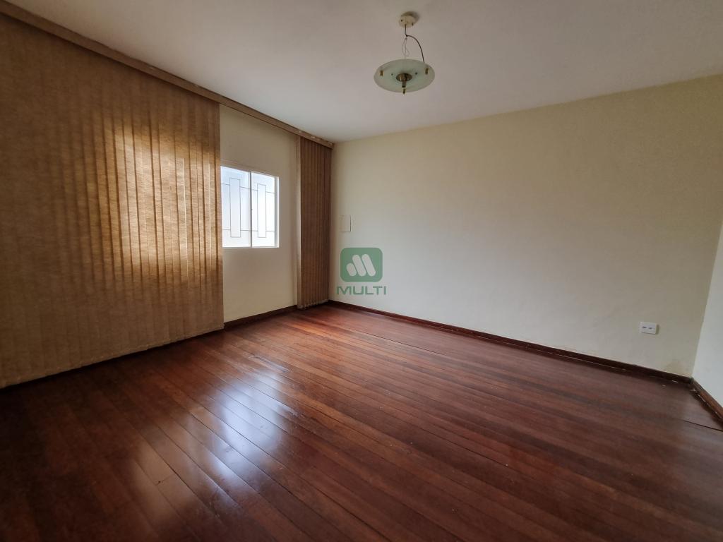 Casa à venda com 4 quartos, 245m² - Foto 17