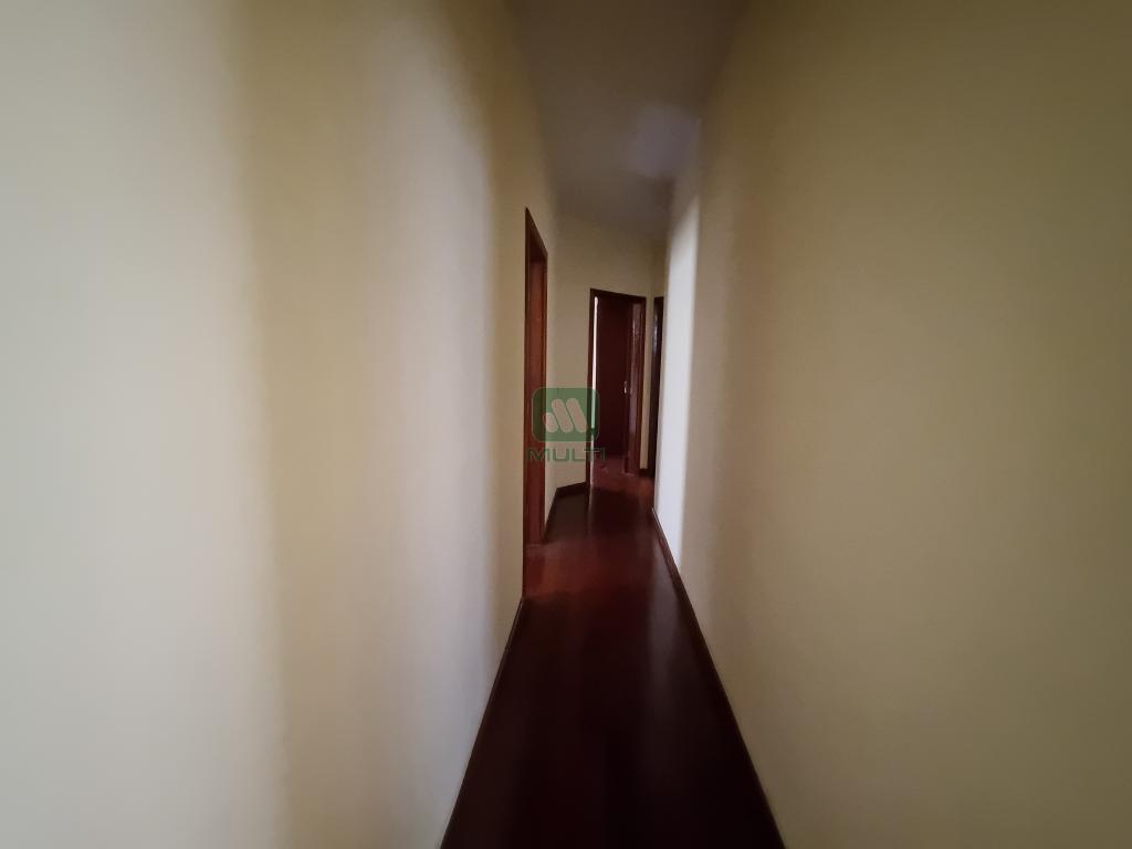 Casa à venda com 4 quartos, 245m² - Foto 25