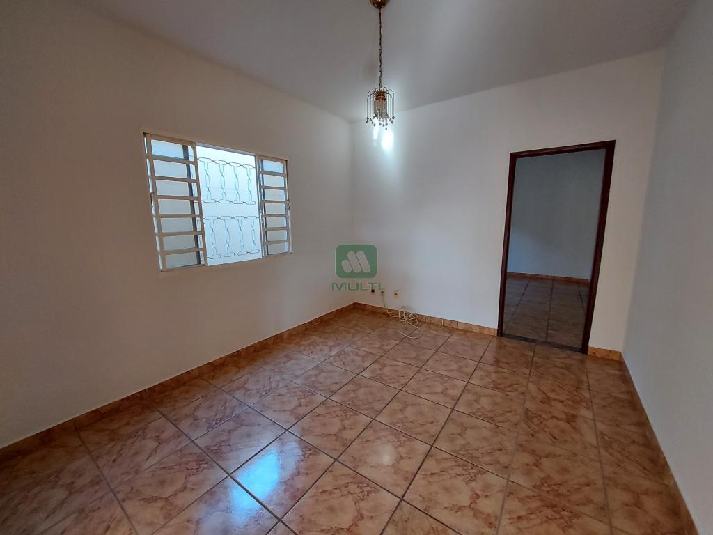 Casa à venda com 3 quartos, 170m² - Foto 2