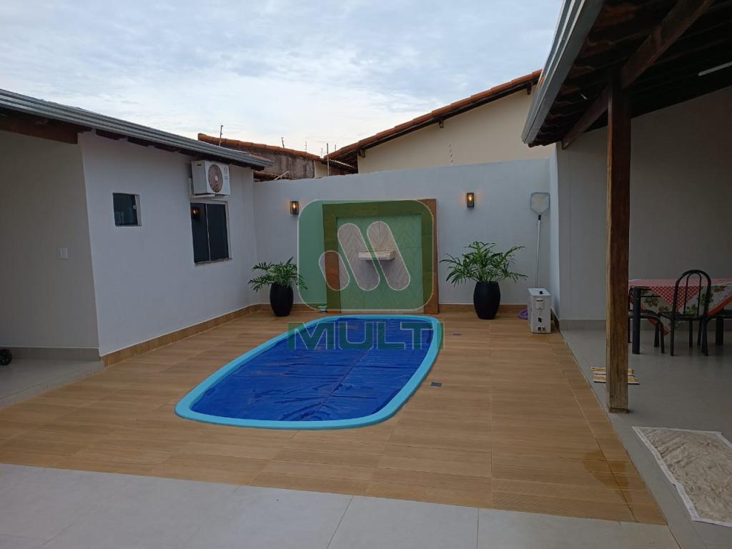 Casa à venda com 2 quartos, 155m² - Foto 1