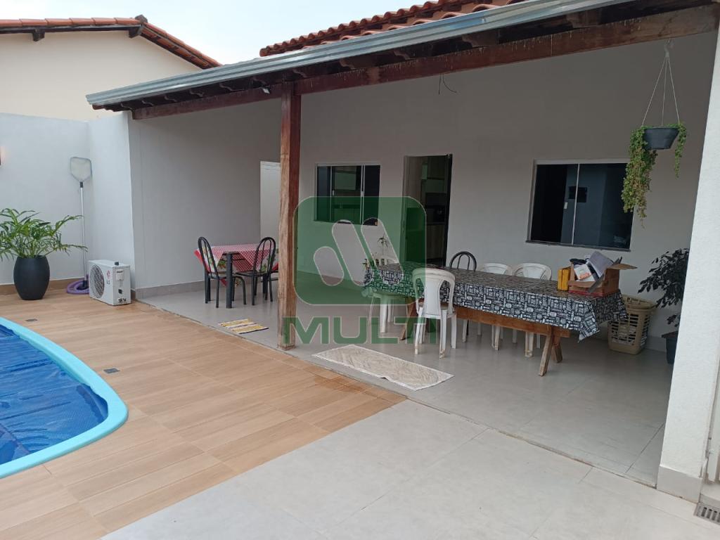 Casa à venda com 2 quartos, 155m² - Foto 3