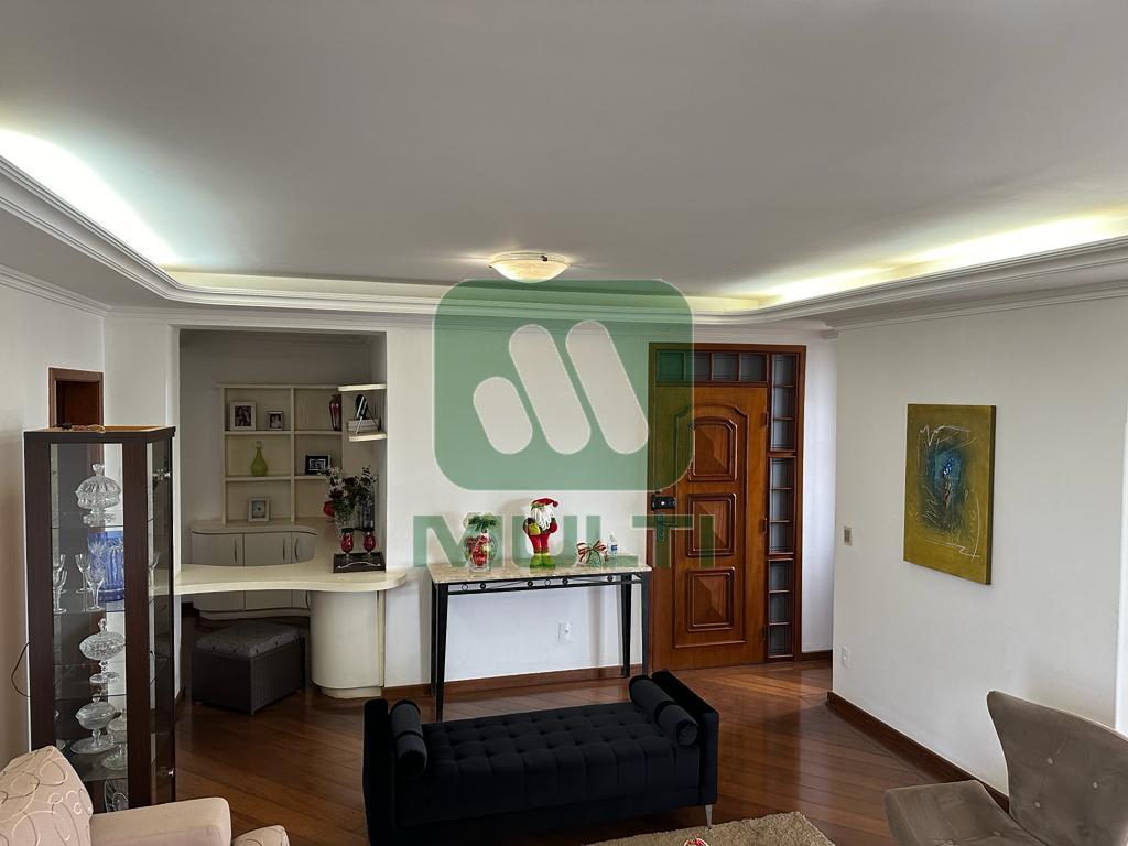 Apartamento à venda com 4 quartos, 180m² - Foto 2