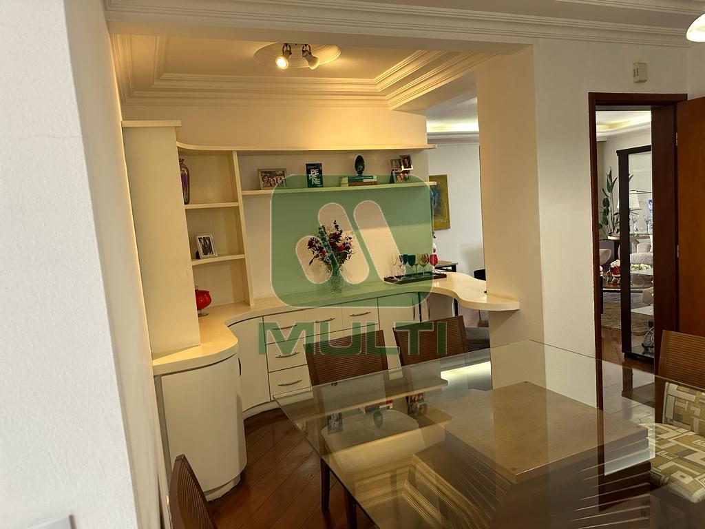 Apartamento à venda com 4 quartos, 180m² - Foto 7