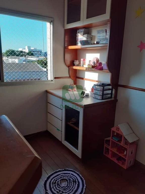 Apartamento à venda com 3 quartos, 112m² - Foto 2