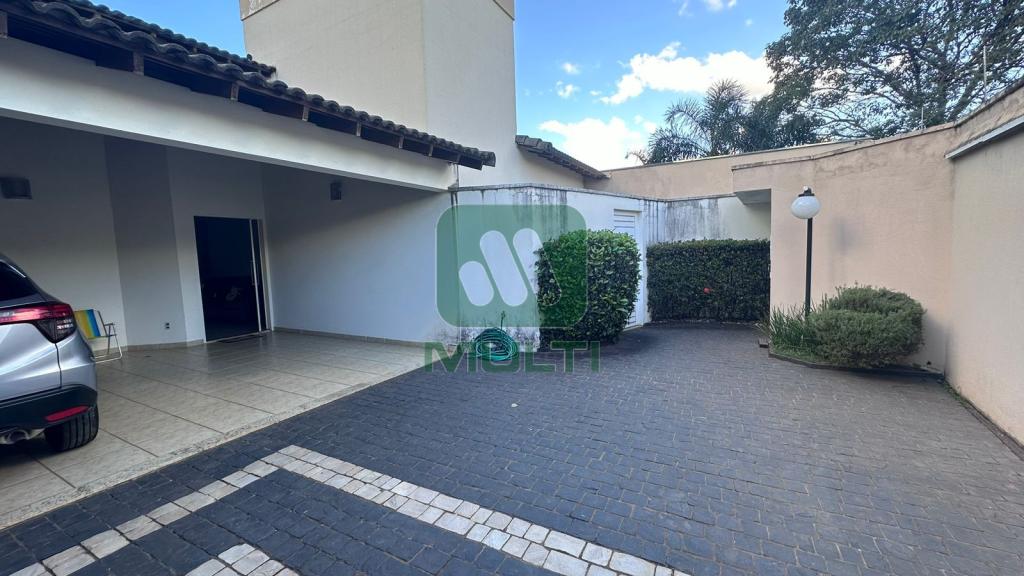 Casa à venda com 4 quartos, 225m² - Foto 8