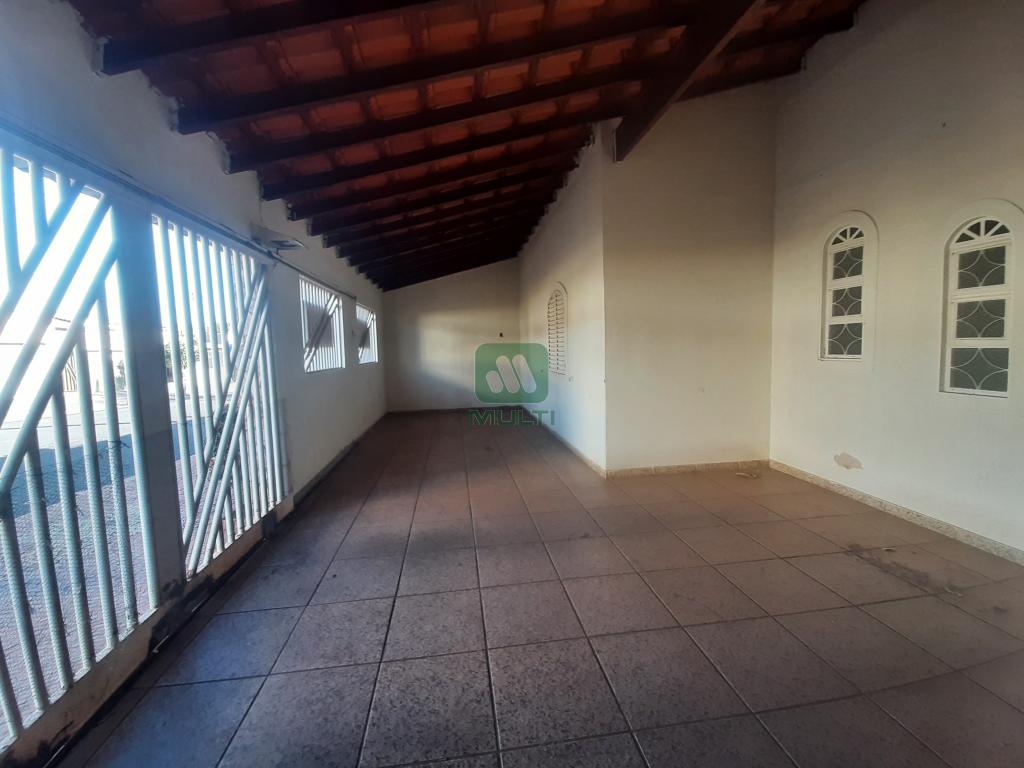 Casa à venda com 3 quartos, 220m² - Foto 1