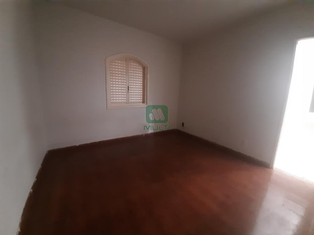 Casa à venda com 3 quartos, 220m² - Foto 4