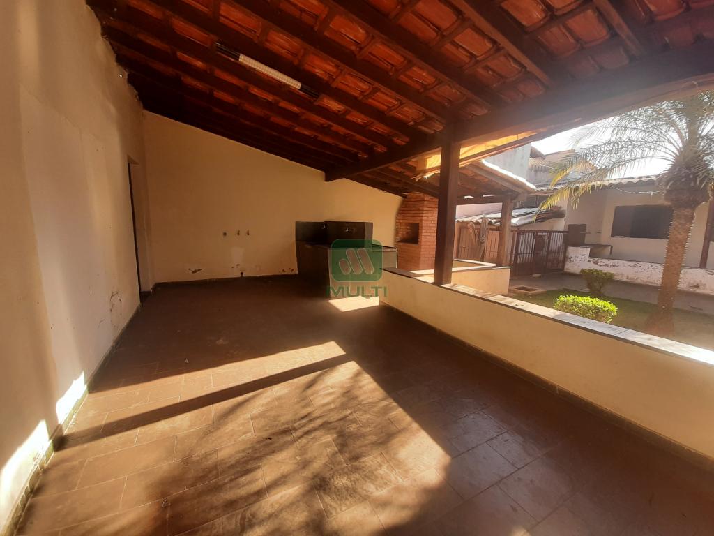 Casa à venda com 3 quartos, 220m² - Foto 10