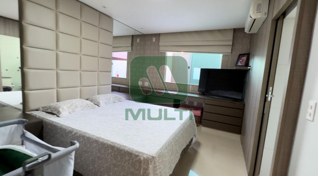 Casa à venda com 3 quartos, 210m² - Foto 15