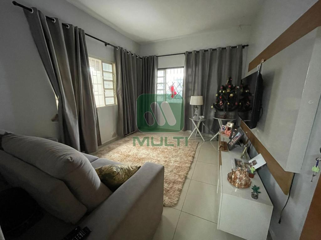 Casa à venda com 3 quartos, 190m² - Foto 1