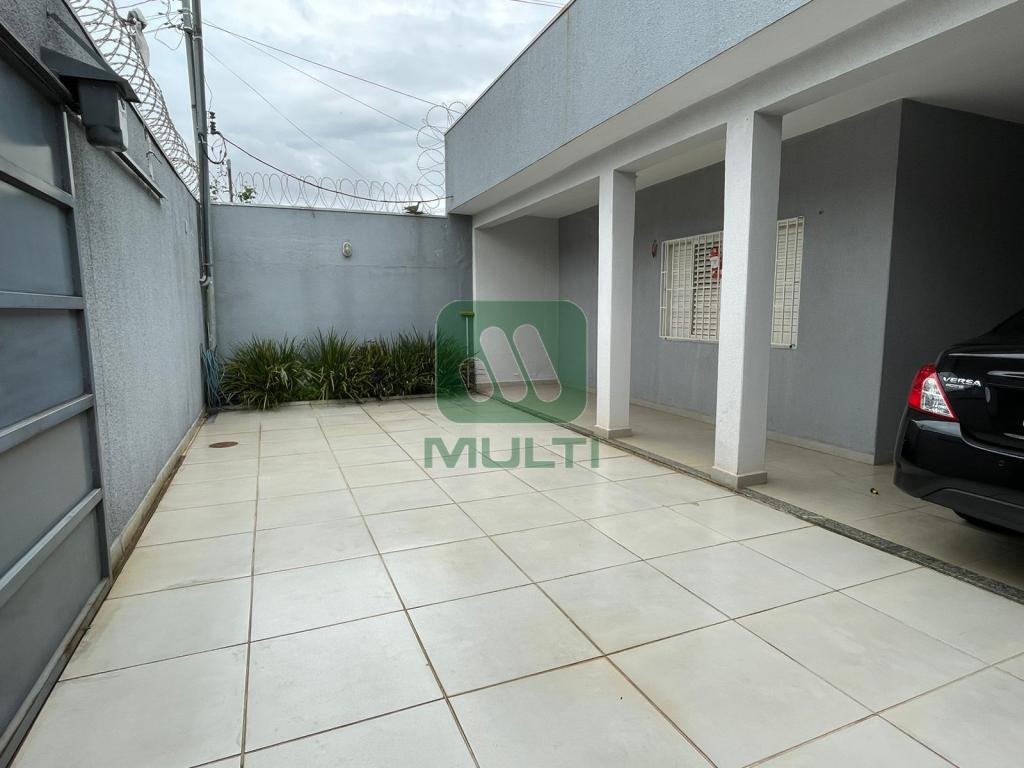 Casa à venda com 3 quartos, 190m² - Foto 2