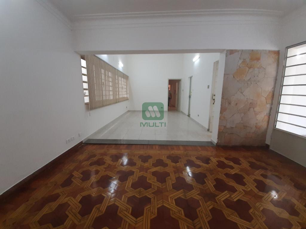 Casa à venda com 4 quartos, 550m² - Foto 1