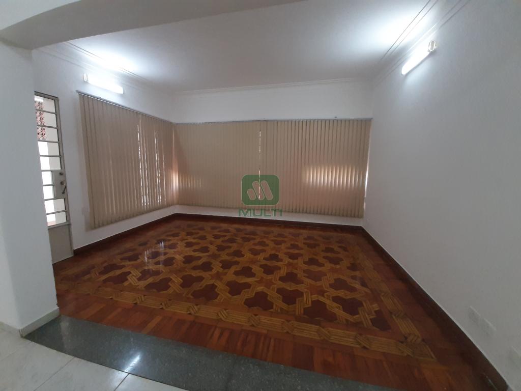 Casa à venda com 4 quartos, 550m² - Foto 3