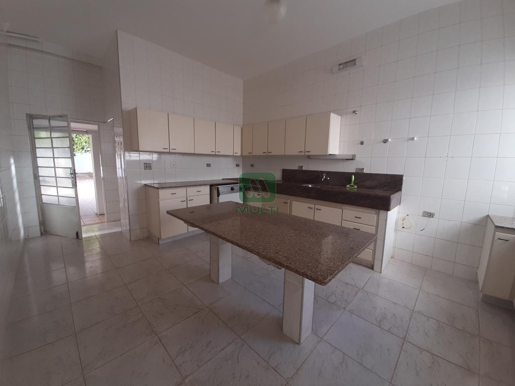 Casa à venda com 4 quartos, 550m² - Foto 16