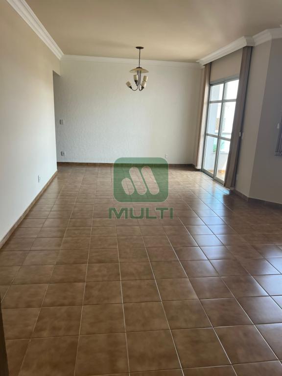 Apartamento à venda com 3 quartos, 145m² - Foto 2