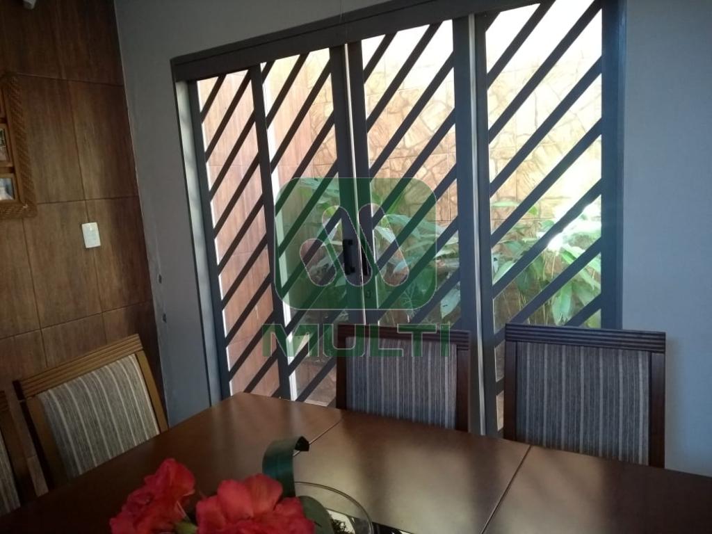 Casa à venda com 3 quartos, 250m² - Foto 3