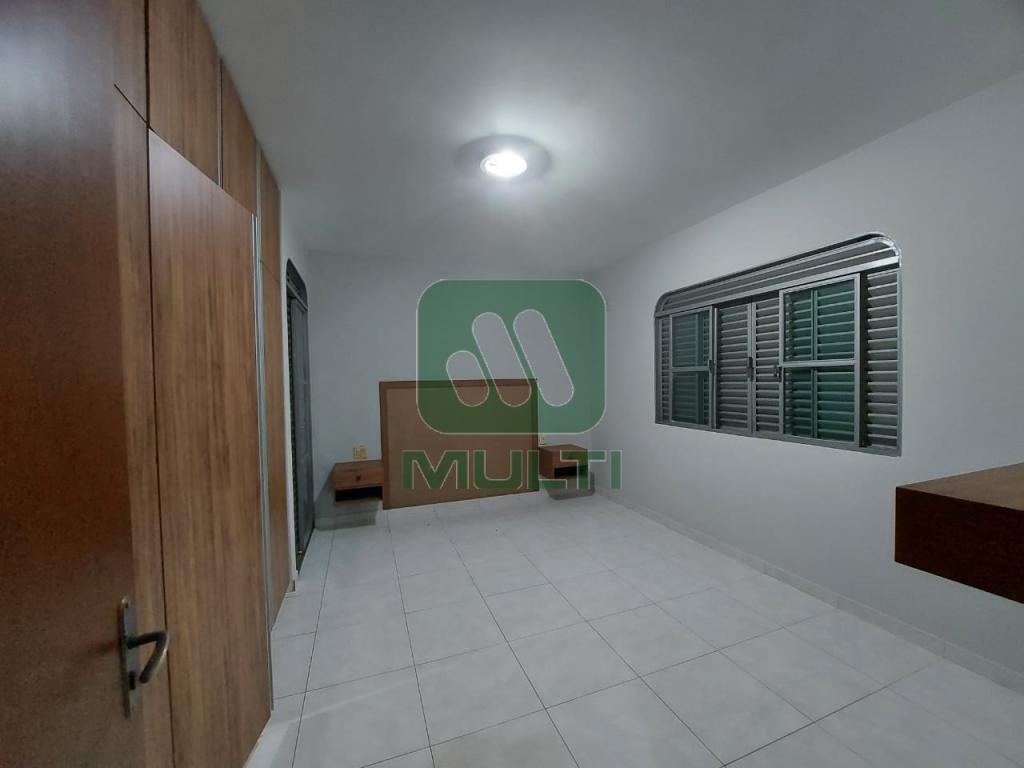 Casa à venda com 3 quartos, 250m² - Foto 11