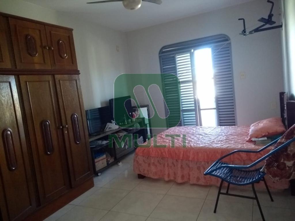 Casa à venda com 3 quartos, 250m² - Foto 15