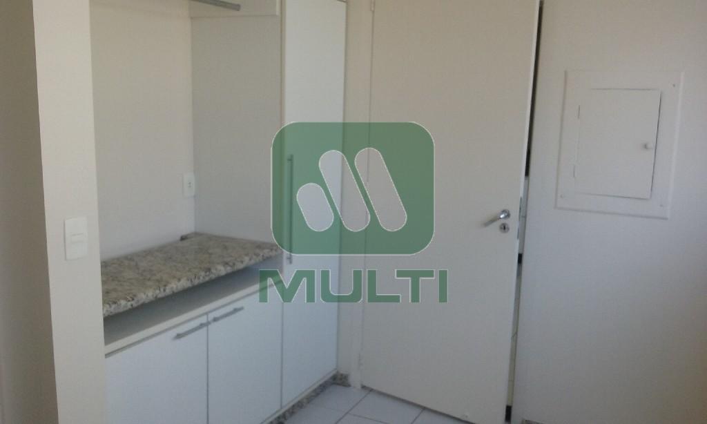 Apartamento à venda com 3 quartos, 189m² - Foto 2