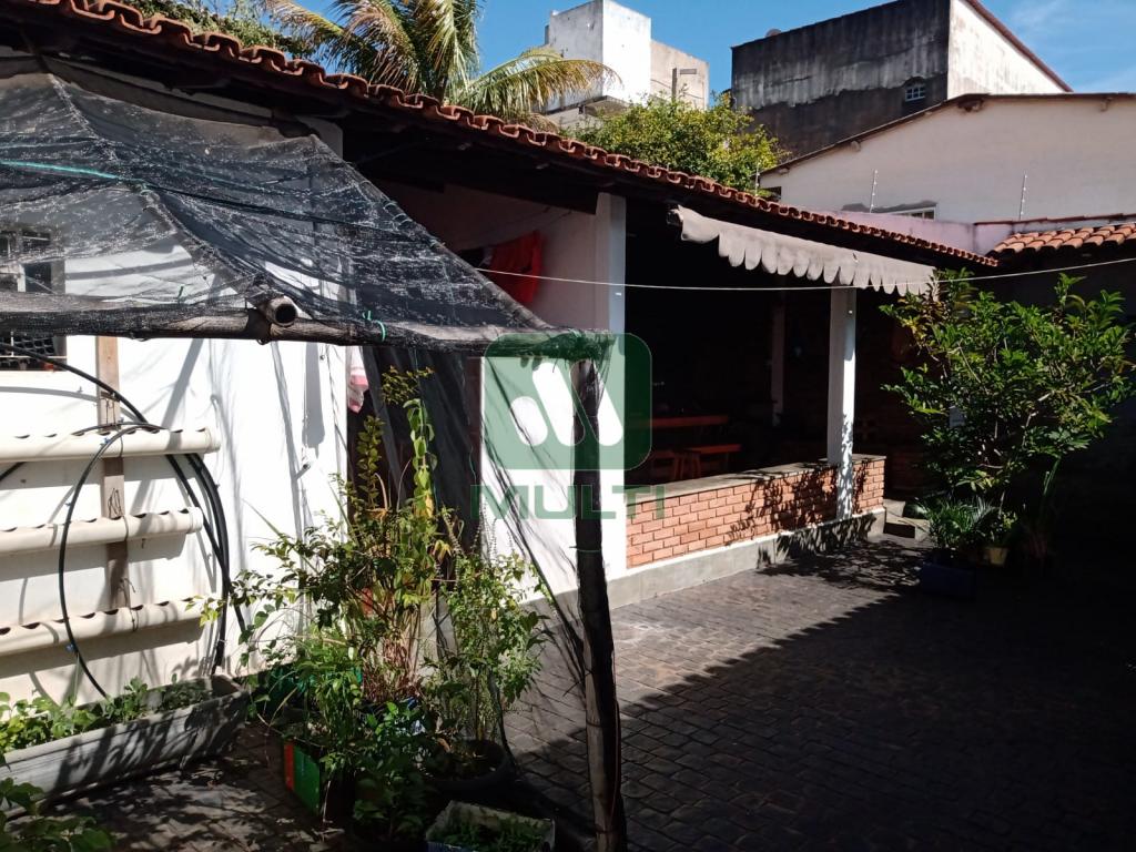 Casa à venda com 3 quartos, 300m² - Foto 3