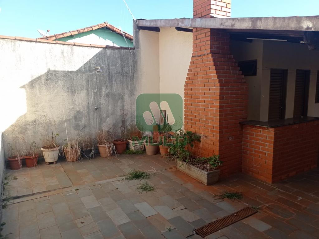 Casa à venda com 2 quartos, 170m² - Foto 1