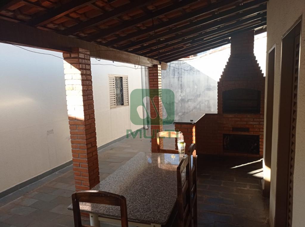 Casa à venda com 2 quartos, 170m² - Foto 4