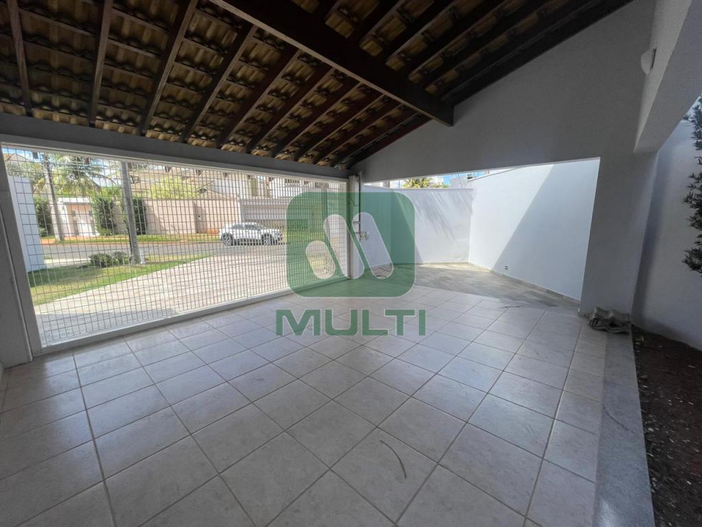 Casa à venda com 4 quartos, 370m² - Foto 3