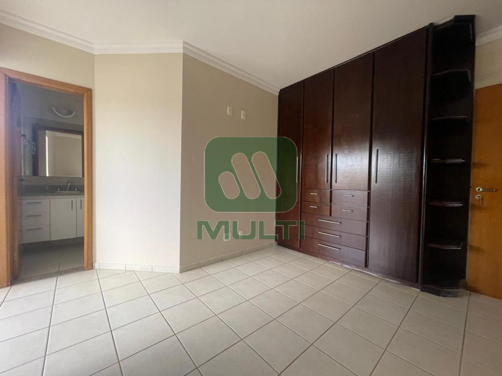 Casa à venda com 4 quartos, 370m² - Foto 9