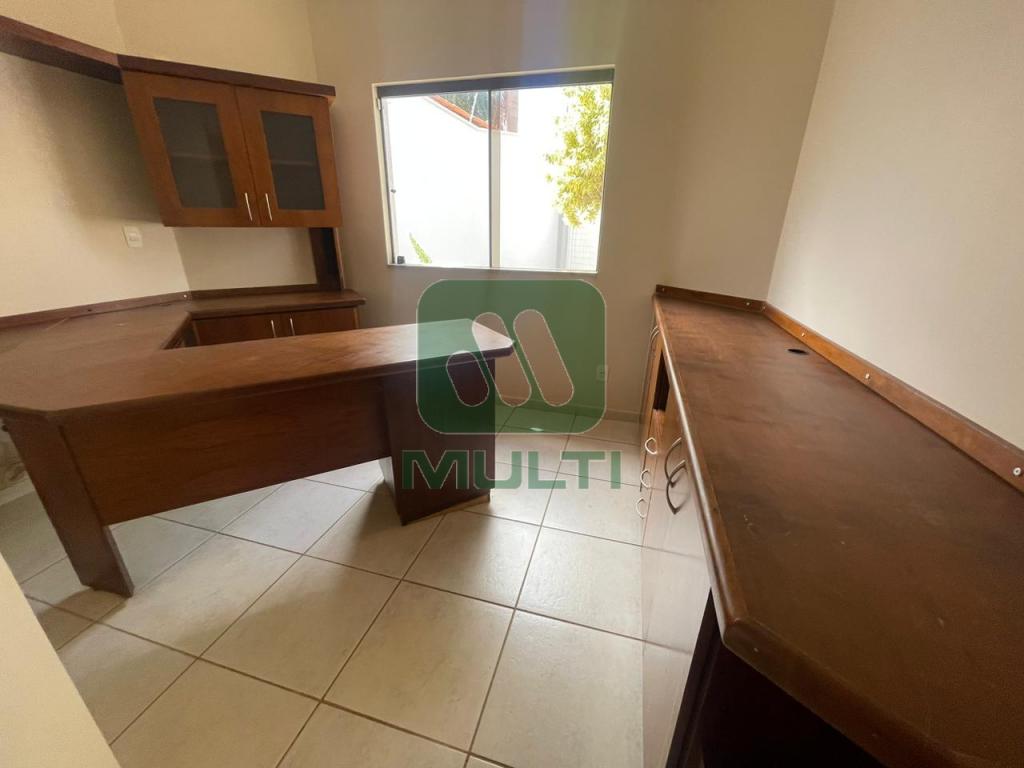 Casa à venda com 4 quartos, 370m² - Foto 11