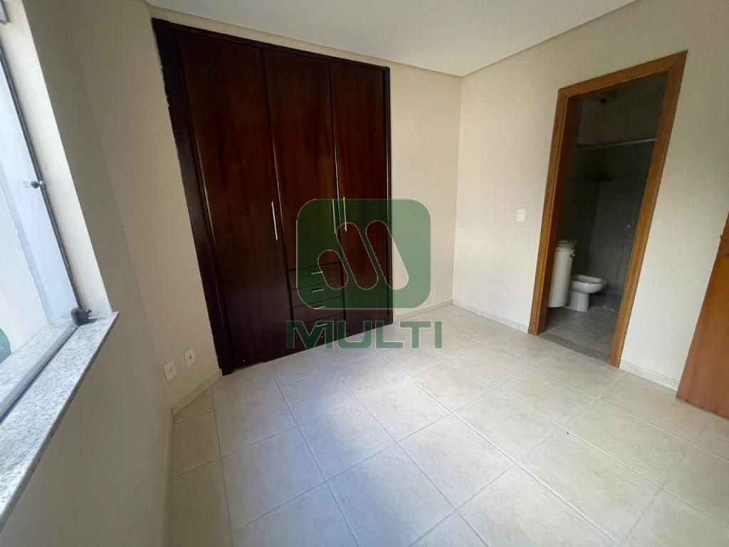 Casa à venda com 4 quartos, 370m² - Foto 13