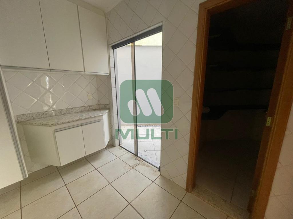 Casa à venda com 4 quartos, 370m² - Foto 17